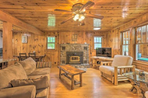 Tafton Cottage with Fire Pit - quarter Mi to Lake!
